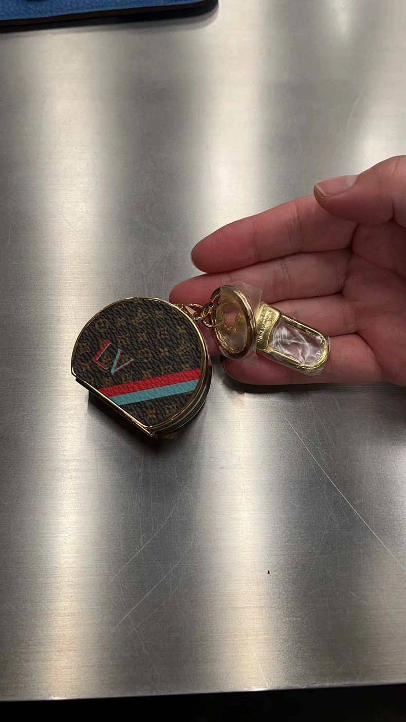 Louis Vuitton Louis Vuitton Classic mini hat box key chain 2501-Nextarrow Size ONE SIZE - 6 Thumbnail