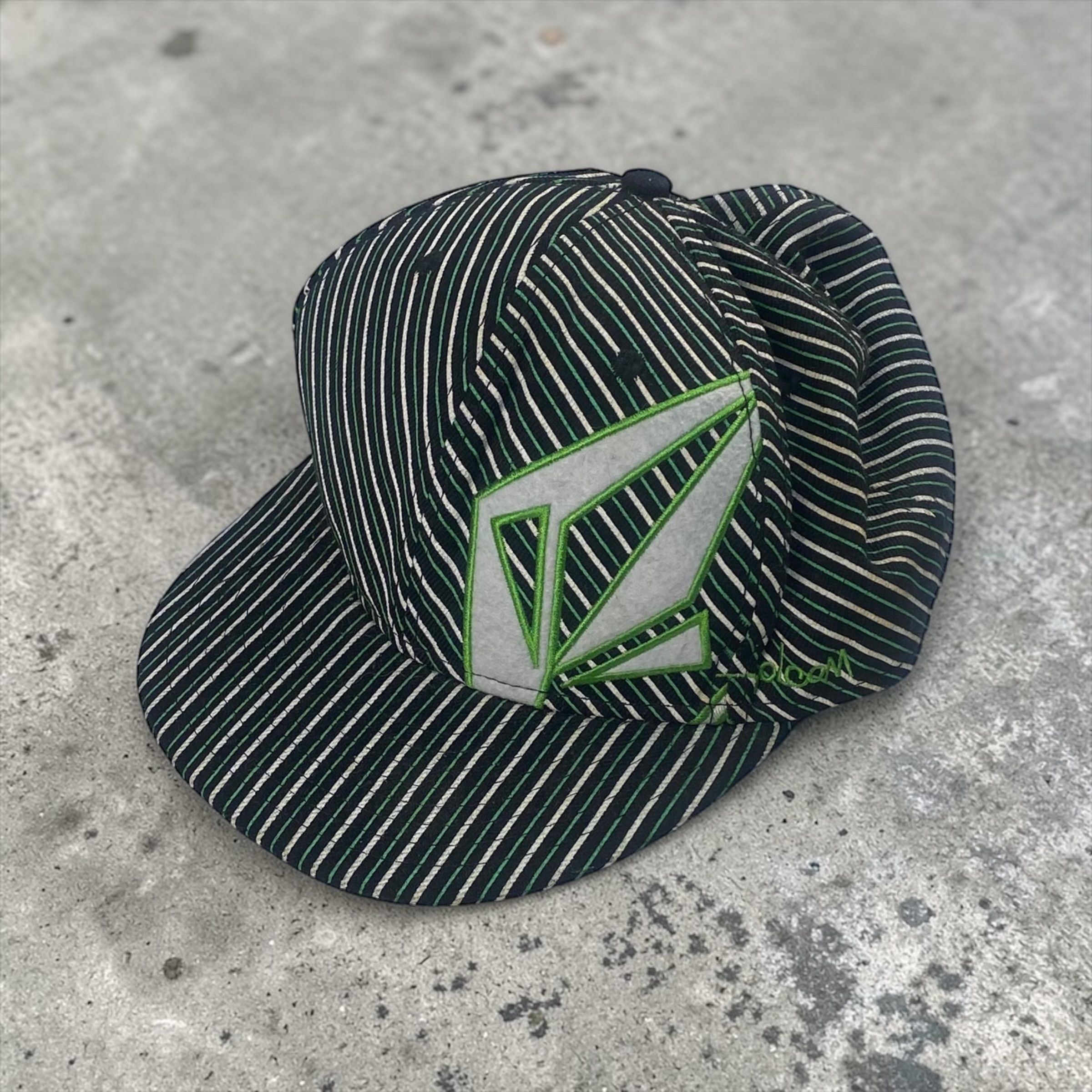Volcom Volcom Hat Size 7 2/1 Size ONE SIZE - 1 Thumbnail