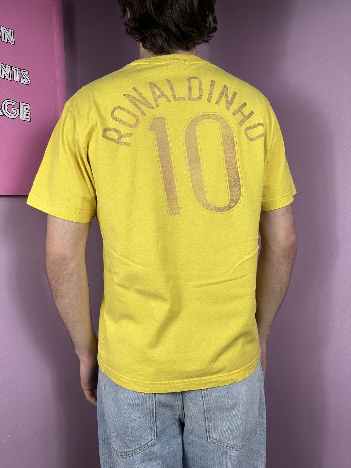 Nike Vintage Nike Brasil Football Ronaldinho 10 T-Shirt Soccer Size US L / EU 52-54 / 3 - 3 Thumbnail