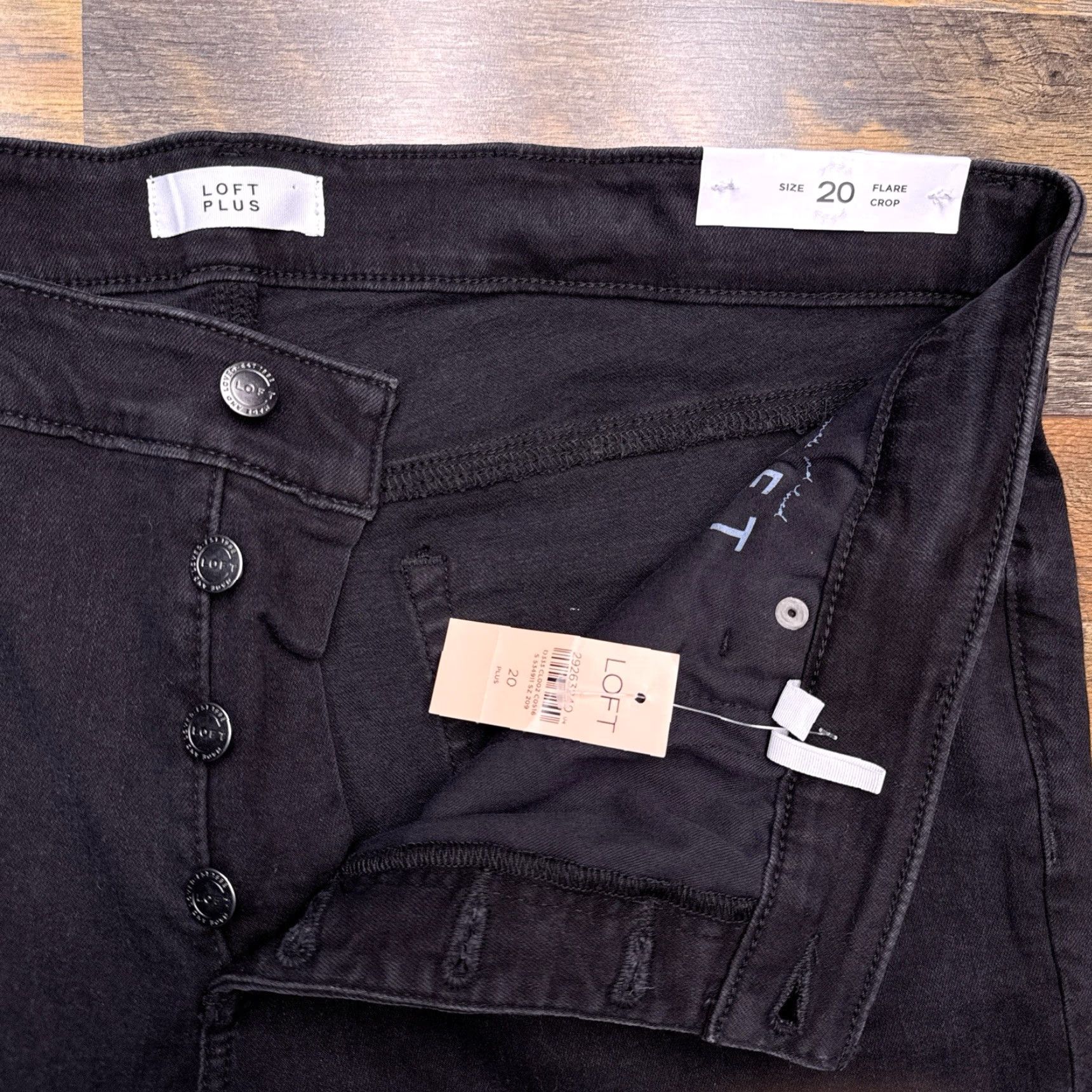 Loft VINTAGE-free Loft Jeans Womens 20 Plus Black High Rise Stretch Frayed Hems New Crop Cropped Denim Jeans LOFT Stretch 5-Pocket Bohemian City Womens Size 42" / US 20 - 4 Thumbnail