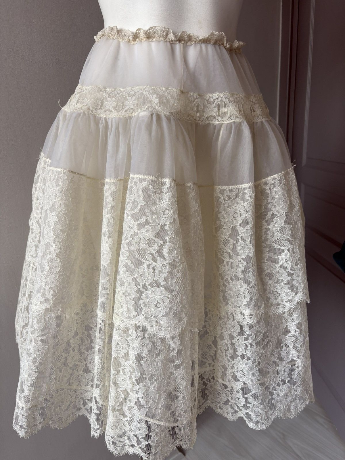 Vintage Vintage petticoat Size 26" / US 2 / IT 38 - 7 Thumbnail