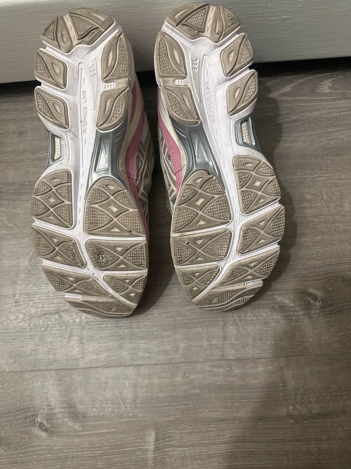 Asics Creme and pink asics Size US 11 / EU 44 - 6 Thumbnail
