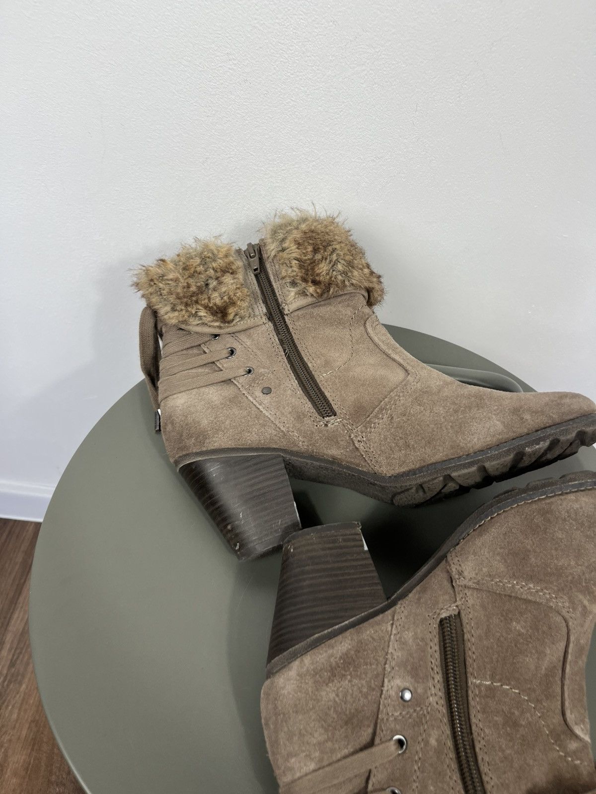 Other Womens Brown Suede Fur Cuff Ankle Boots Lace Up Side Zip 40 Size US 9 / IT 39 - 9 Thumbnail