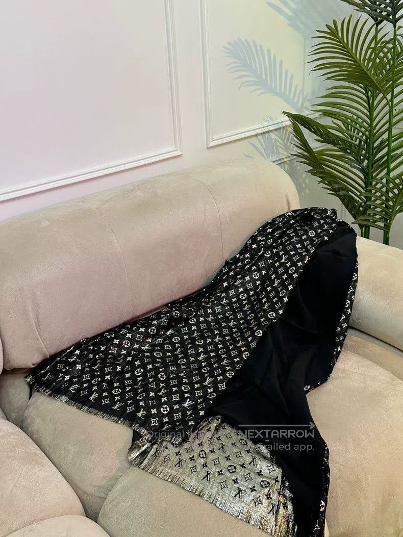 Louis Vuitton Louis Vuitton Gold silk presbyopic double shawl scarf Size ONE SIZE - 6 Thumbnail