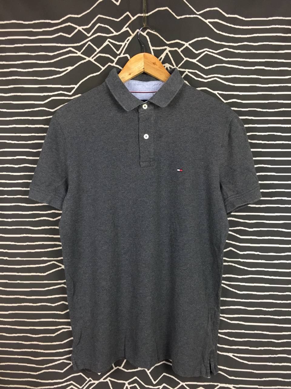 Tommy Hilfiger Tommy Hilfiger Embroidered Logo Casual Polo Shirt Size US L / EU 52-54 / 3 - 1 Thumbnail