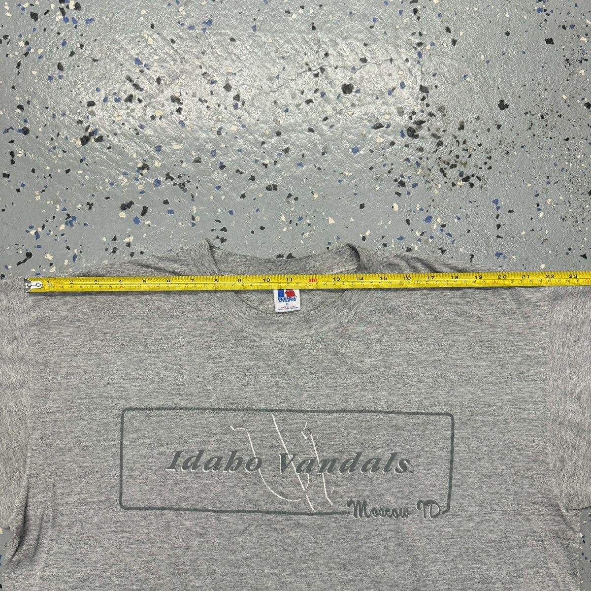 Vintage Vintage 90s Russell Athletic Idaho Vandals Graphic Shirt XL Size US XL / EU 56 / 4 - 4 Thumbnail
