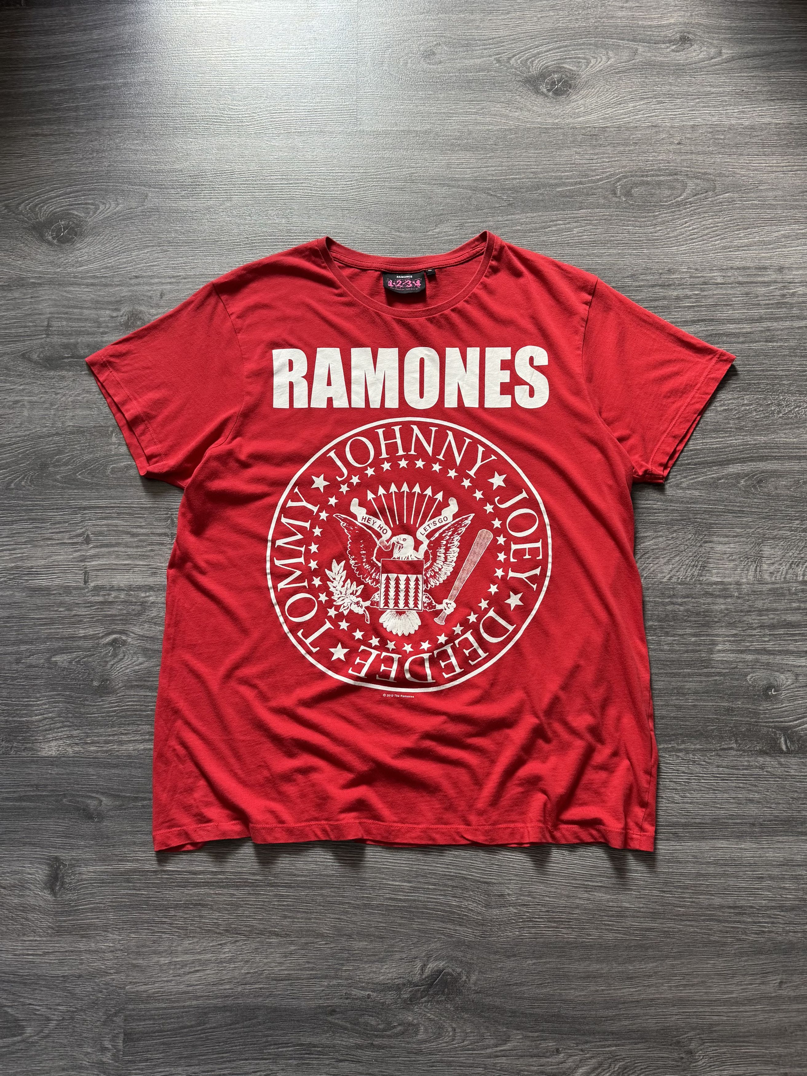 Band Tees Vintage 2012 Ramones tee big logo Size US XL / EU 56 / 4 - 1 Thumbnail
