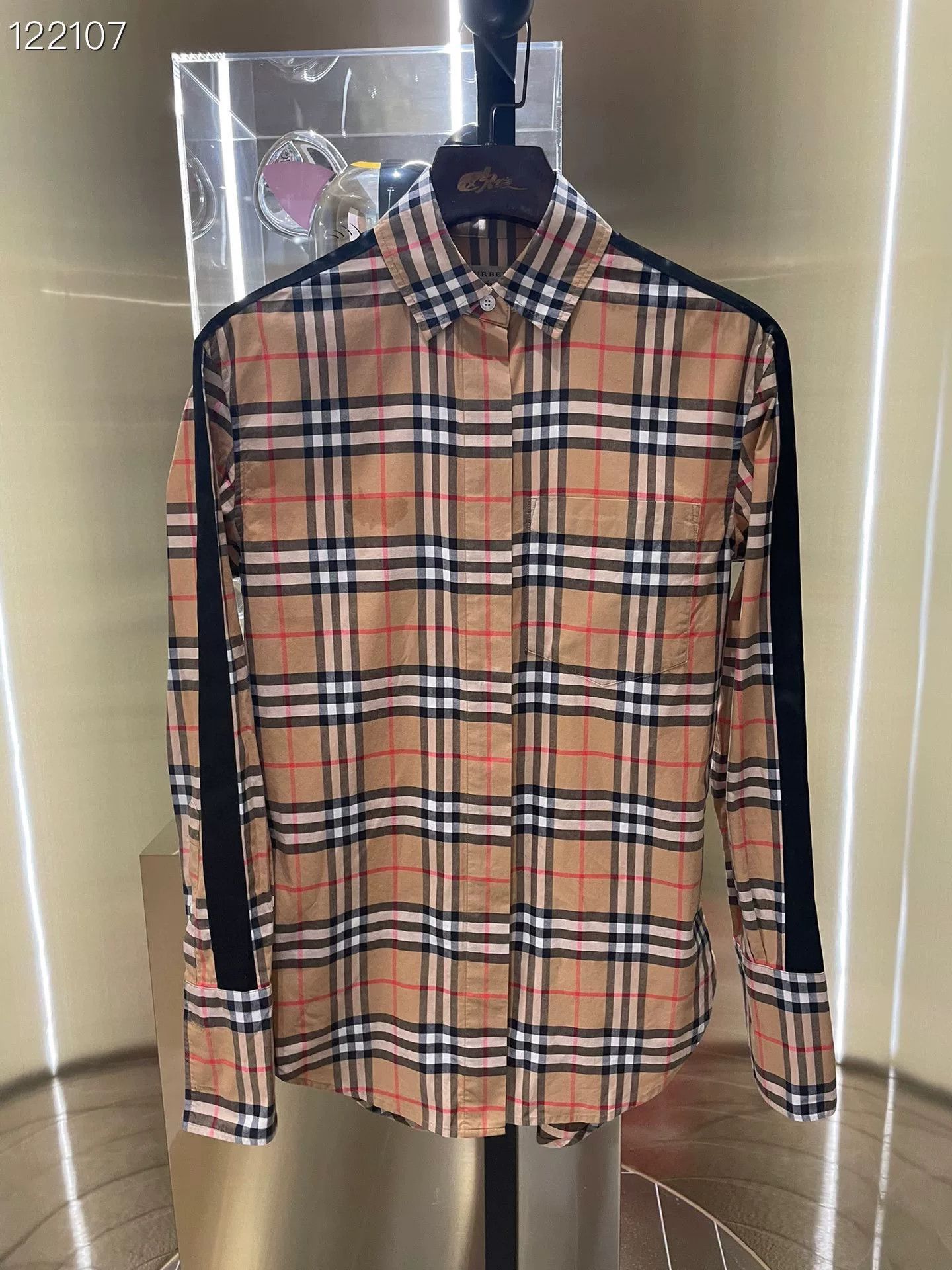 Burberry Burberry Classic Check Shirt UK4 Size M / US 6-8 / IT 42-44 - 1 Thumbnail