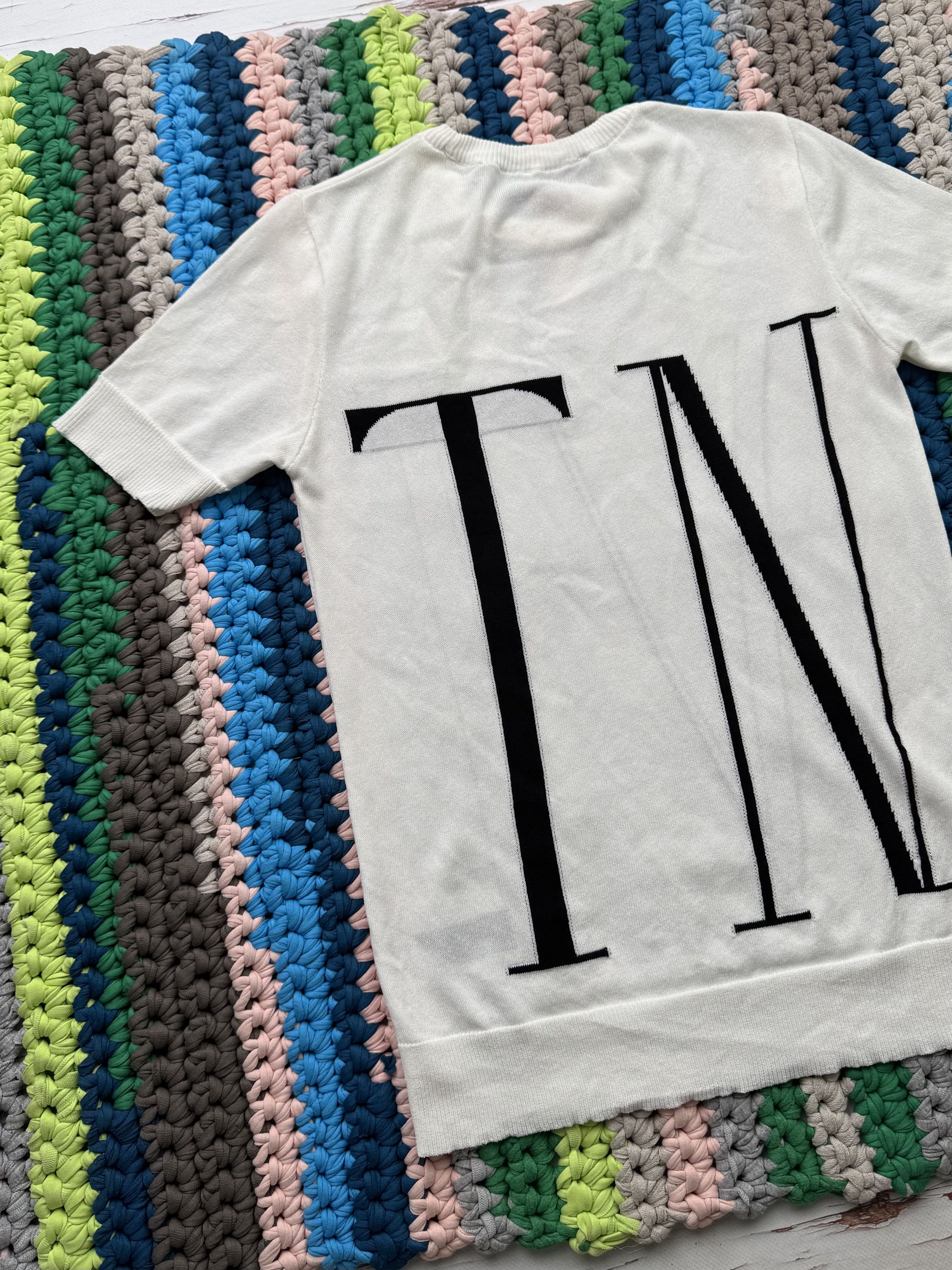 Valentino Valentino T-Shirt (V314)(D10) Size S / US 4 / IT 40 - 8 Thumbnail