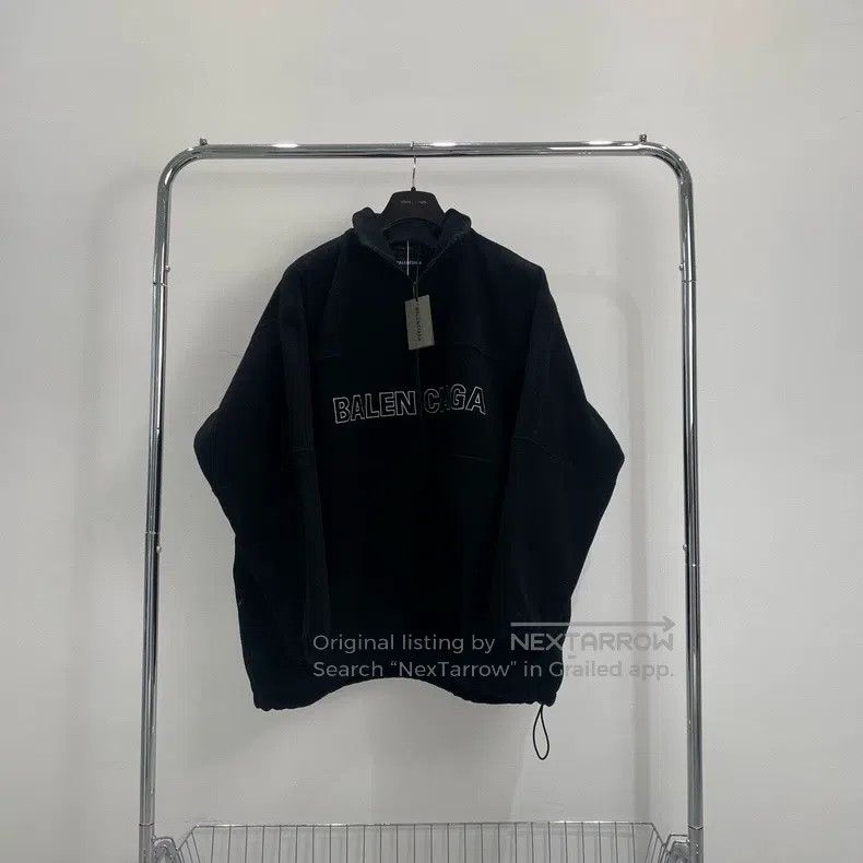 Balenciaga Balenciaga Fleece black chest logo coat Size US S / EU 44-46 / 1 - 1 Thumbnail