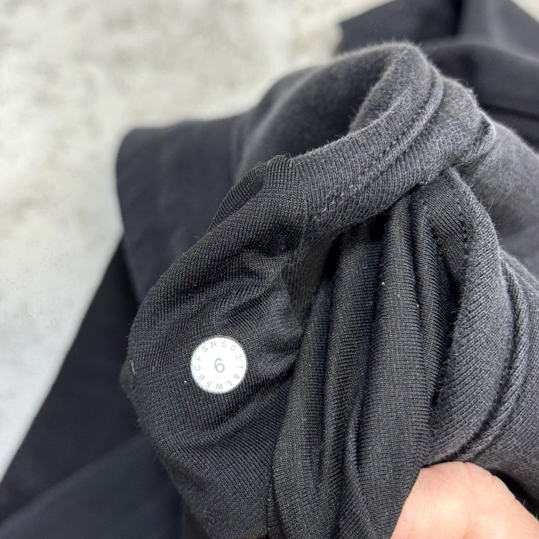 Lululemon Lululemon Sweatpants Womens 6 Black Fleece Jogger Pockets Drawstring Gym Pants Size 28" / US 6 / IT 42 - 5 Thumbnail