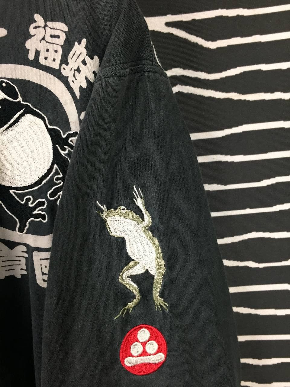 Japanese Brand Sanmaruichi Japanese Art Frog Embroidery Sukajan Tee Size US XL / EU 56 / 4 - 11 Thumbnail
