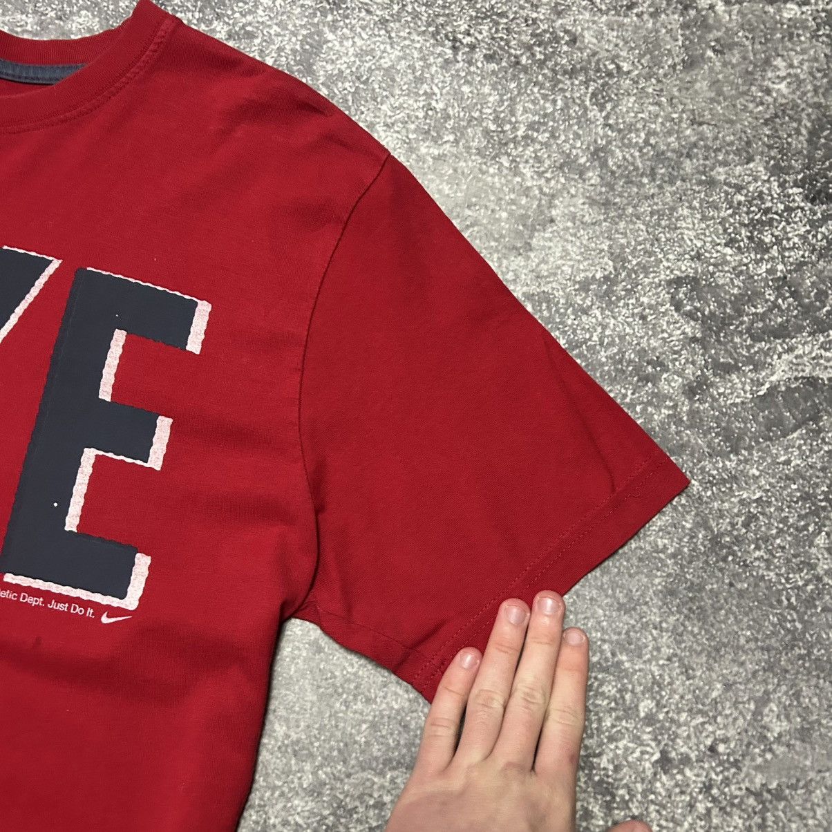Nike Vintage Nike 2012 Big Logo Streetwear red y2k tee size L Size US L / EU 52-54 / 3 - 5 Thumbnail
