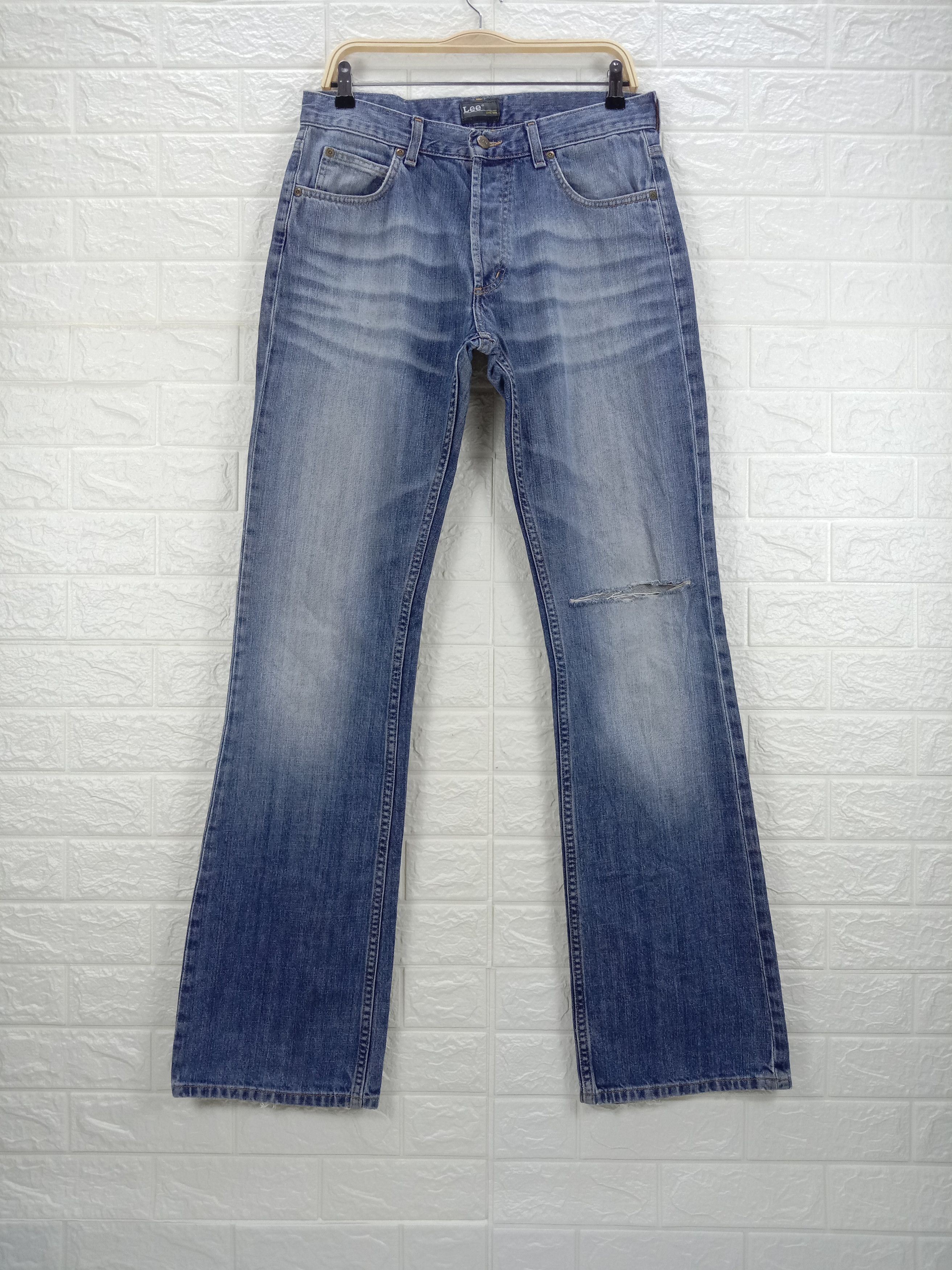 image of Distressed Denim x Lee Flare Jeans Vintage Lee Bell Bottom Ripped Denim in Blue, Men's (Size 32)
