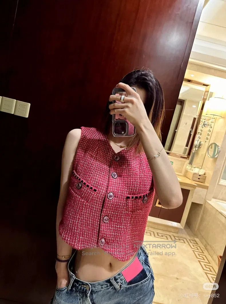 Chanel Chanel 22 Autumn and Winter Preview Series Rose Red Vest Size XS / US 0-2 / IT 36-38 - 8 Thumbnail