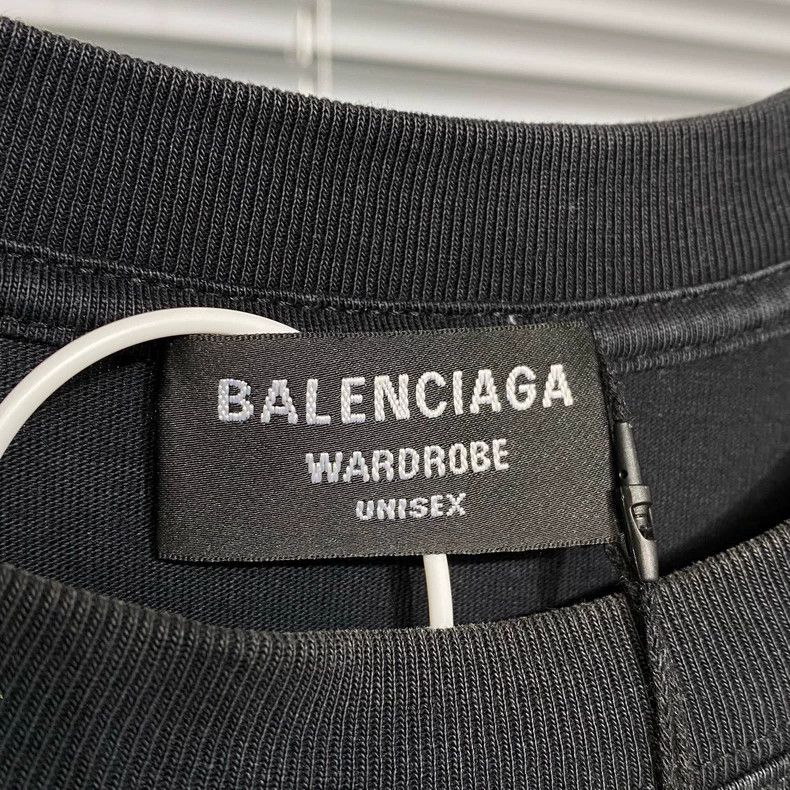 Balenciaga Balenciaga Short-sleeve T-shirt with dissolved smile and v Size US L / EU 52-54 / 3 - 3 Thumbnail