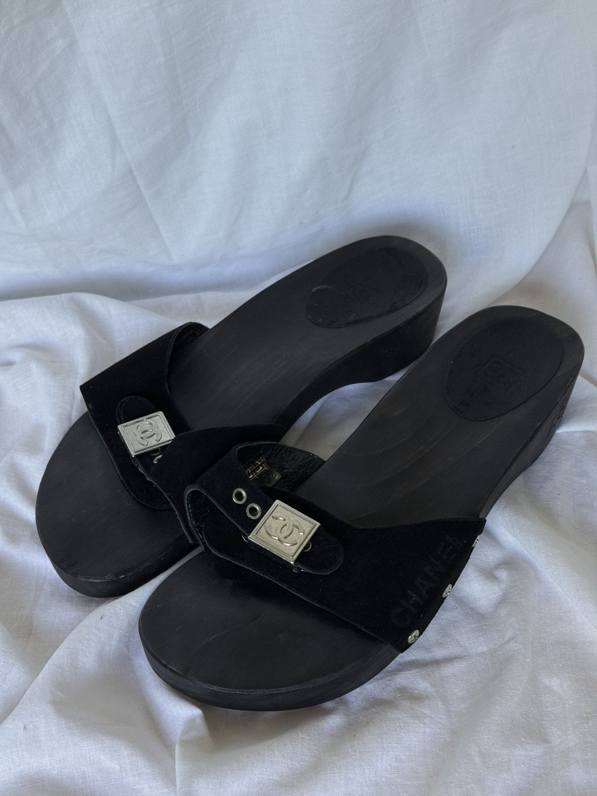 Chanel CHANEL “CC” Buckle Black Suede Clogs Sandals Flip flops Size US 8 / IT 38 - 2 Thumbnail