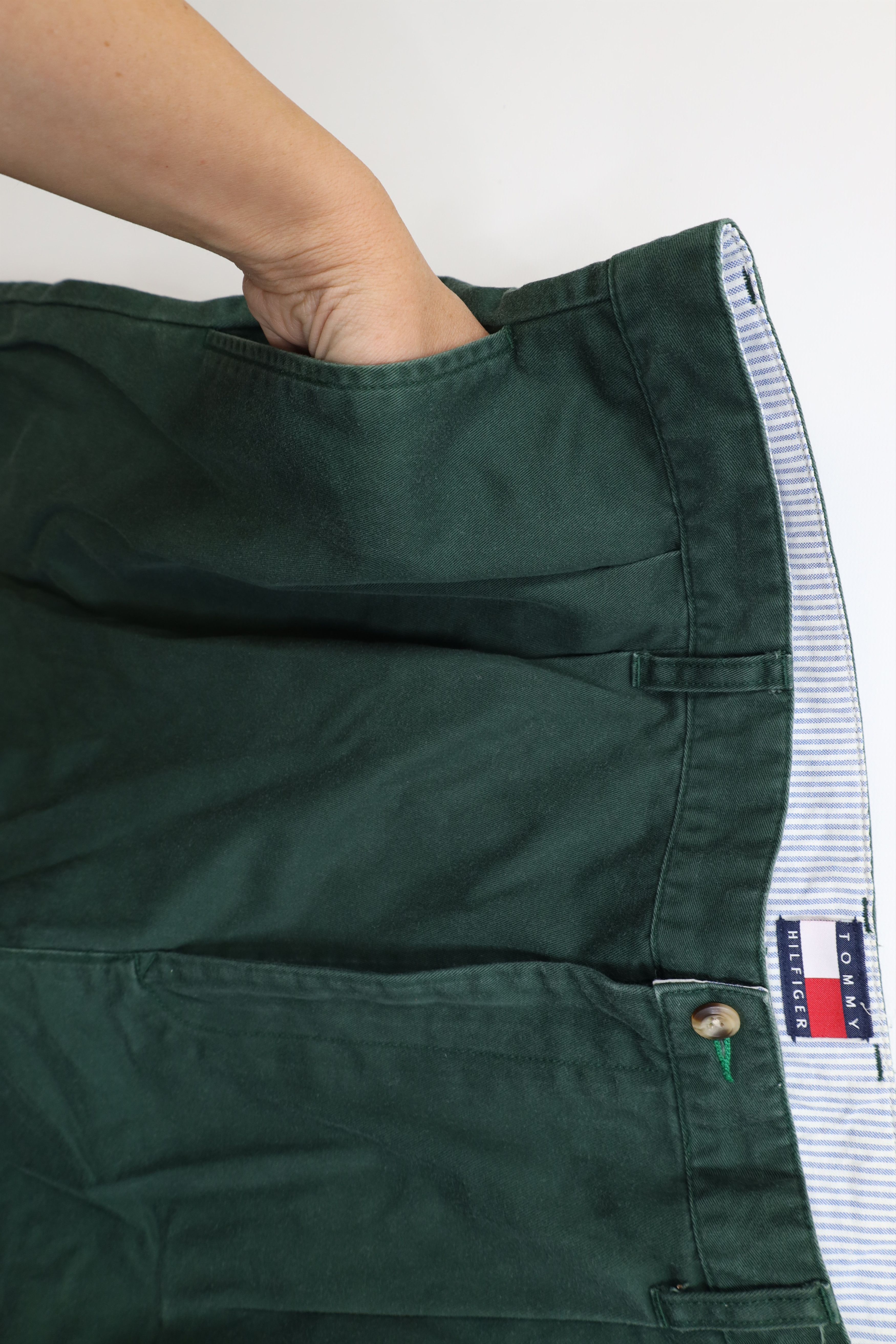 Tommy Hilfiger Vintage 90s Tommy Hilfiger Golf Chino Shorts Green Cotton Size US 40 / EU 56 - 6 Thumbnail