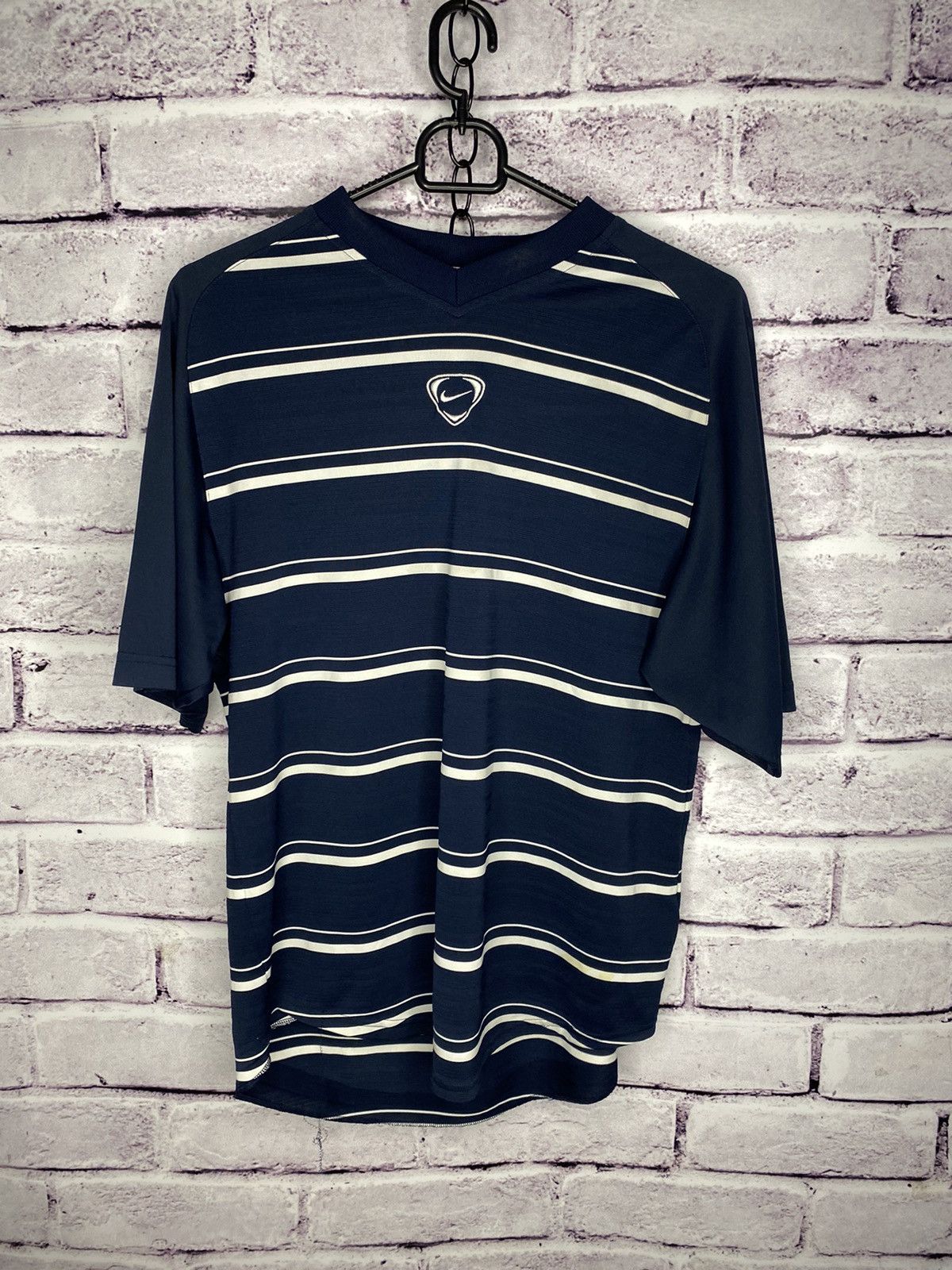 Vintage Men's blue/white Nike centre logo STREETWEAR T-shirt