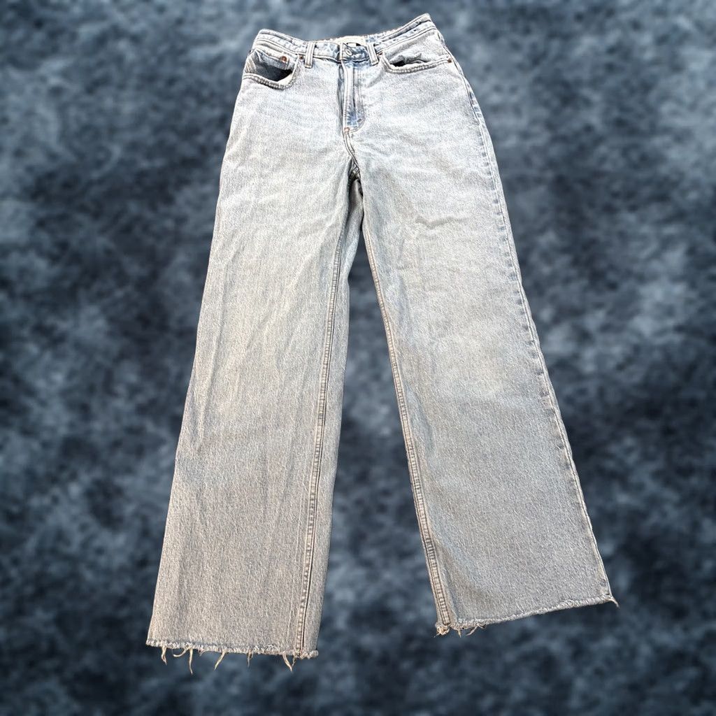 Abercrombie & Fitch Abercrombie & Fitch Jeans The '90s Straight Ultra High Rise Distressed 28 Blue 5-Pocket Denim Women Regular Rise High Rise Jeans 28 in Inseam 29 in Size 28" / US 6 / IT 42 - 1 Thumbnail