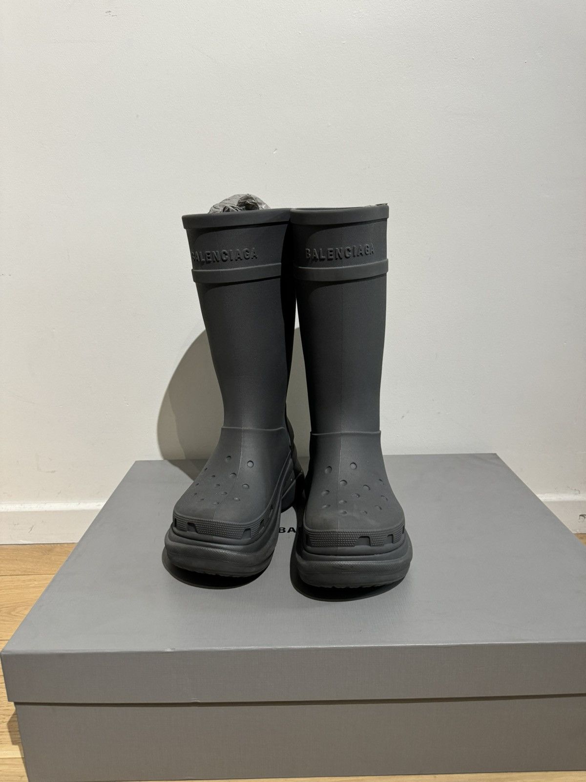 Balenciaga × Crocs Crocs x Balenciaga Clog Boot 2.0 'Dark Grey' Size US 8 / EU 41 - 2 Thumbnail