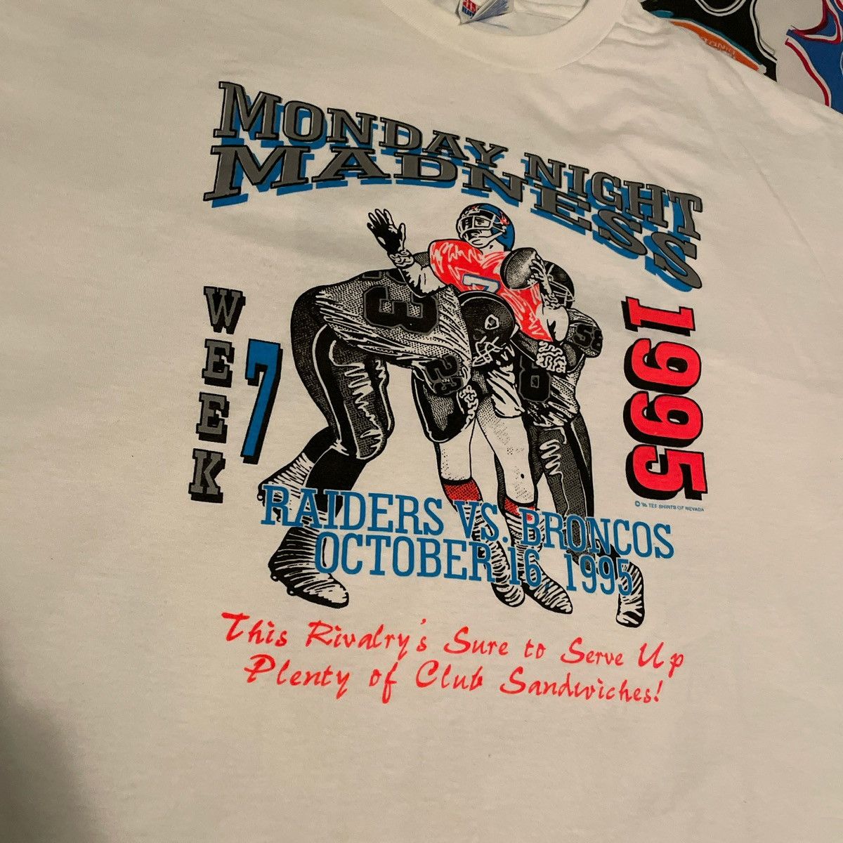 NFL × Vintage Vintage NFL 1995 Denver Broncos vs Oakland Raiders Tee Size US XL / EU 56 / 4 - 3 Thumbnail