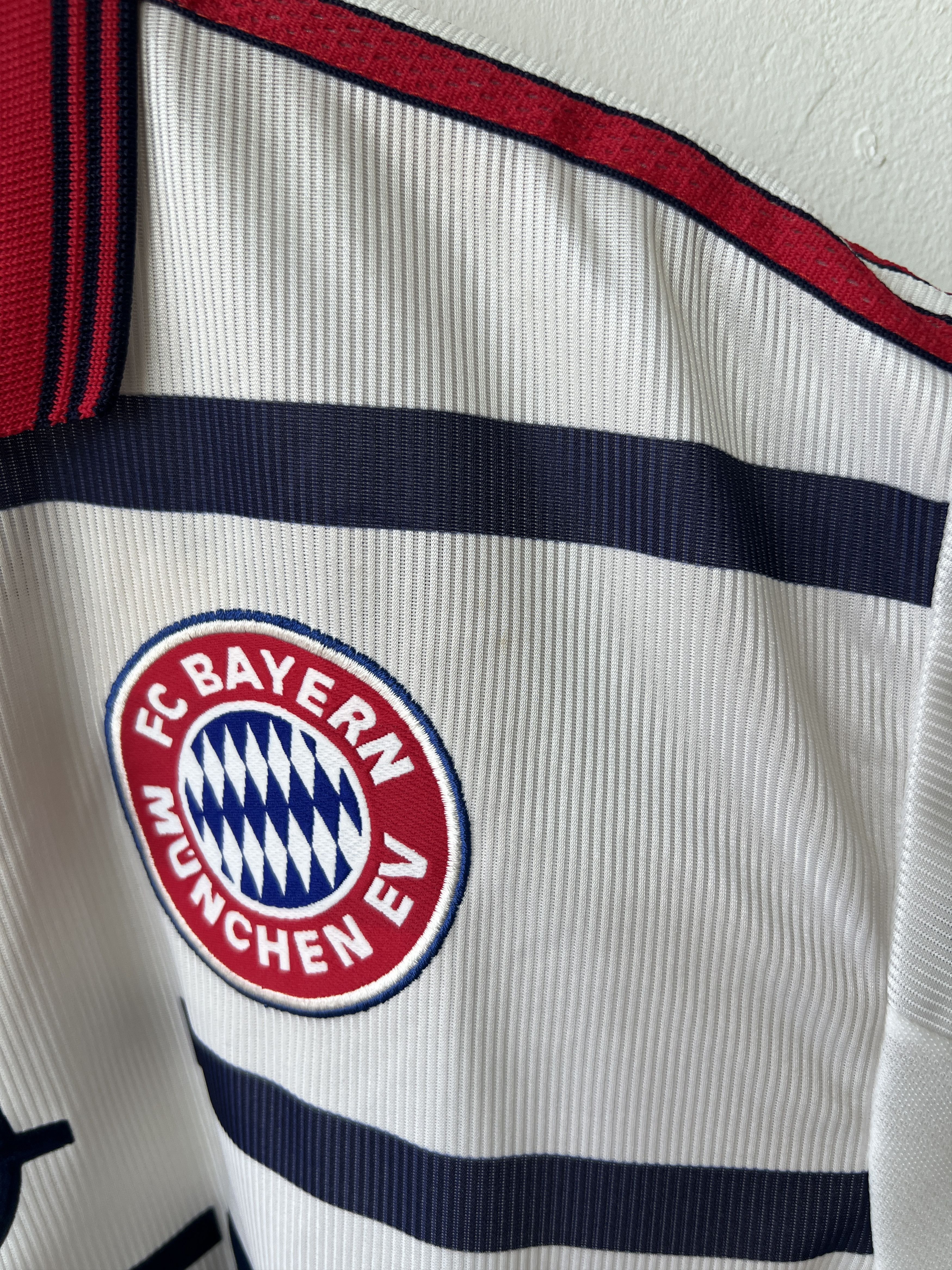 Adidas (L) Bayern Munich 1998-00 Away Kit Size US L / EU 52-54 / 3 - 6 Thumbnail