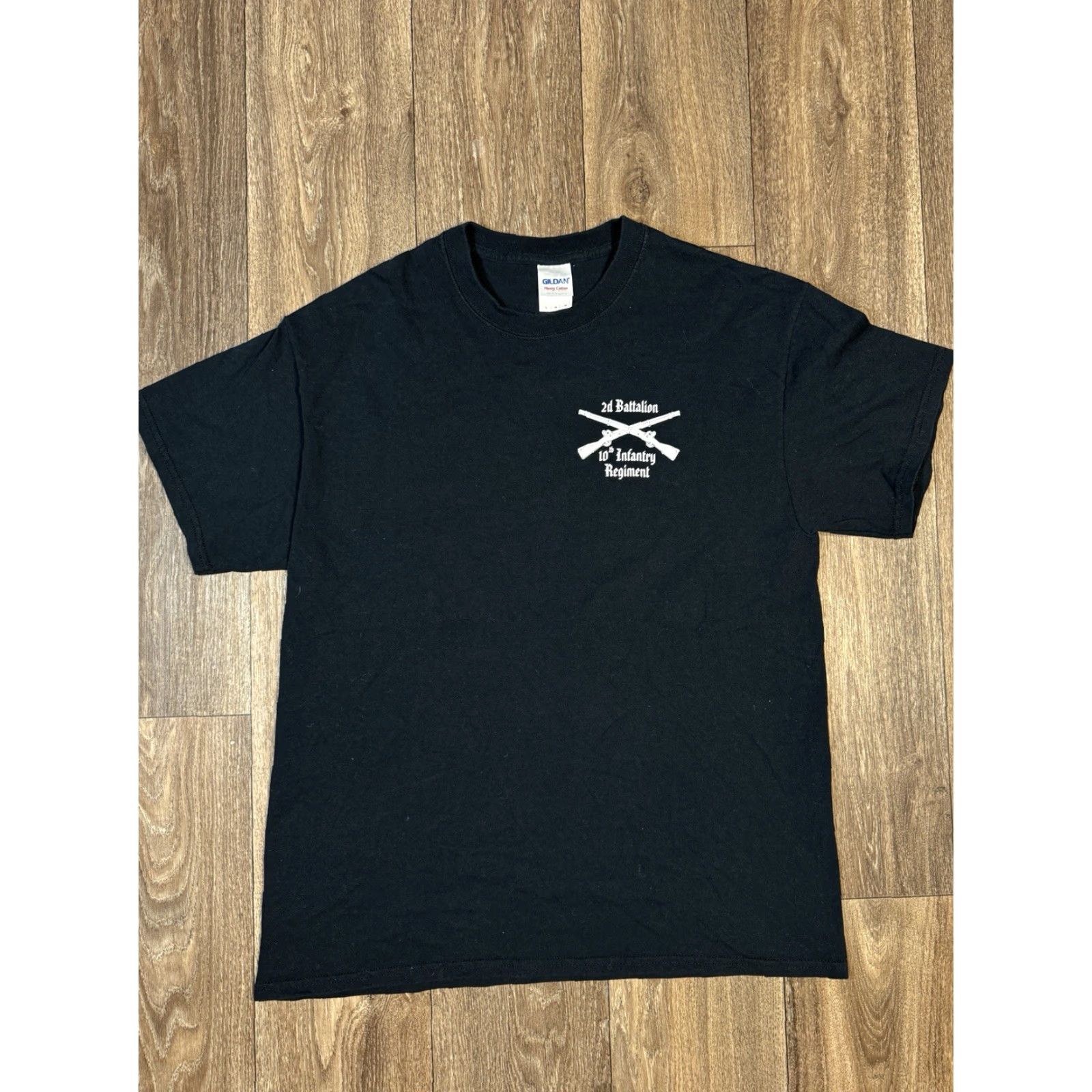 Vintage VINTAGE US Army Military 2d Battalion 10th Infantry Echo Company Mustangs Black T-Shirt Mens L Black Shirt Military 90s Size US L / EU 52-54 / 3 - 4 Thumbnail