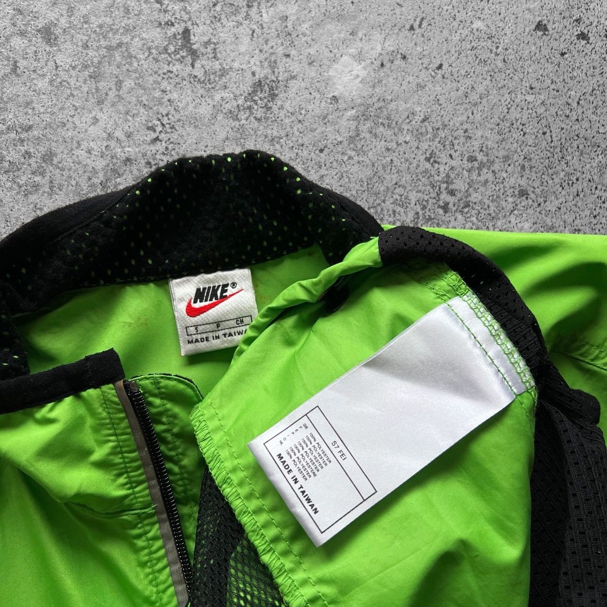 Nike × Vintage Nike Mens Vintage 90s Green Full Zip Sleeveless Vest Jacket Size US S / EU 44-46 / 1 - 8 Thumbnail