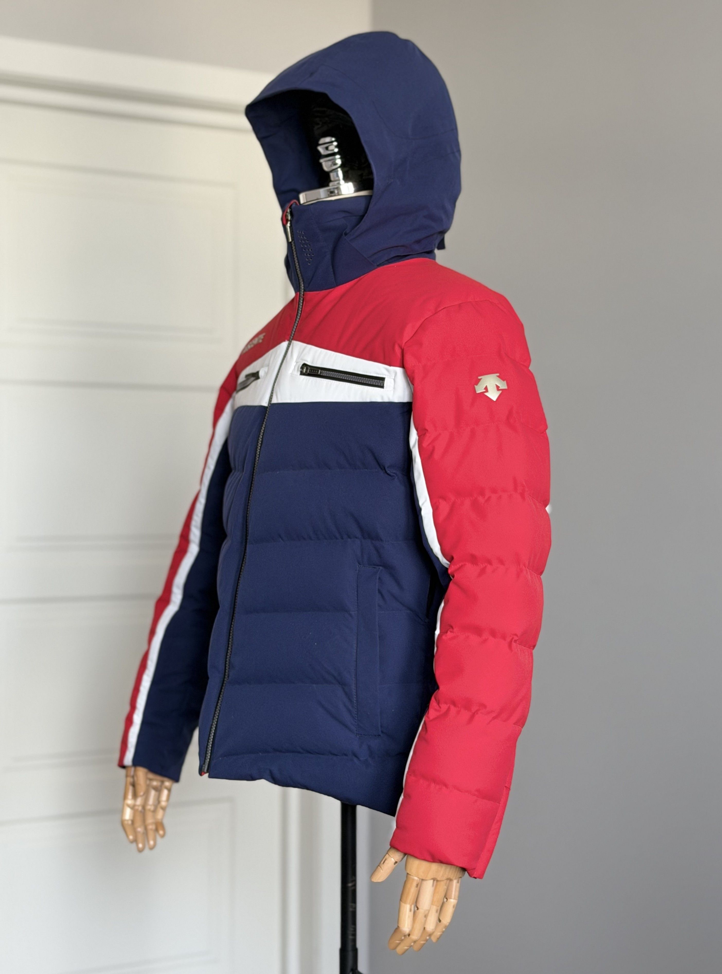Descente DESCENTE Carter Ski Hooded Jacket Electric Red Dark Night Size US L / EU 52-54 / 3 - 1 Thumbnail