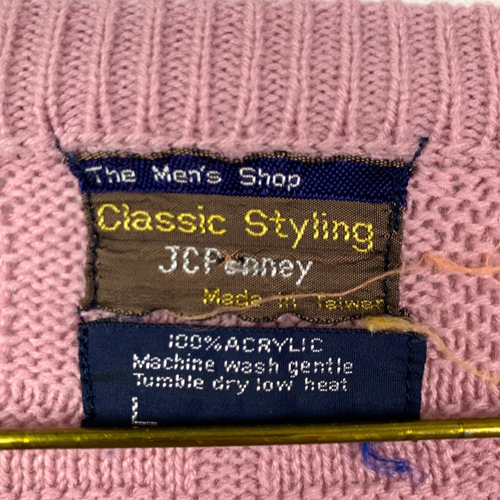 JCPenney VINTAGE JcPenney Classic Mens Shop V-Neck Sweater Purple Textured Large USA Shirt Mens Large Purple 1970s Grunge Size US L / EU 52-54 / 3 - 4 Thumbnail