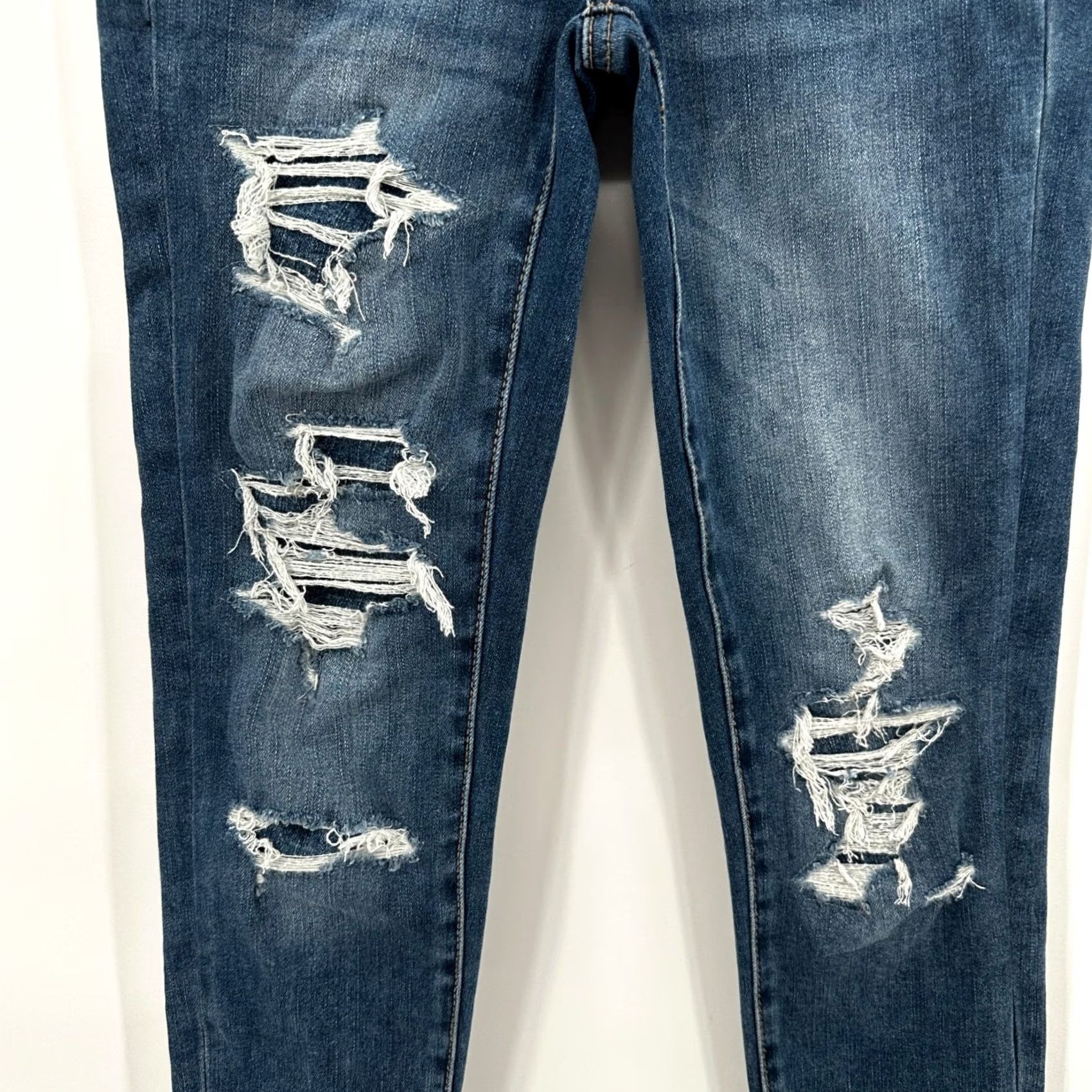 Vintage VINTAGE? No. American Eagle The Dream Jean Womens 00 Regular Blue Distressed Skinny High Rise Size 24" / US 00 / IT 34 - 5 Thumbnail