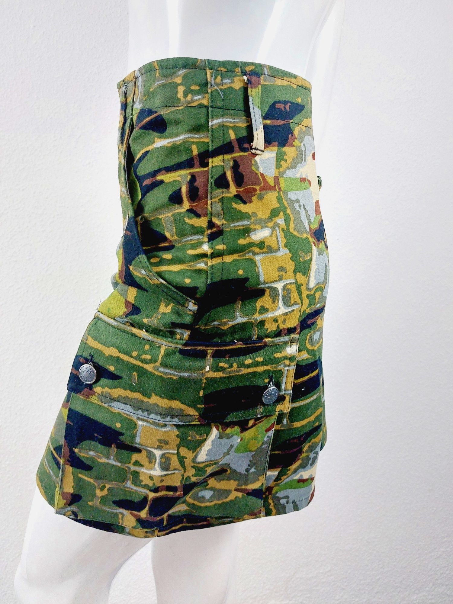 Jean Paul Gaultier Jean Paul Gaultier 1997 Face Anarchy Fight Racism Skirt RT Size 25" / US 0 / IT 36 - 12 Thumbnail