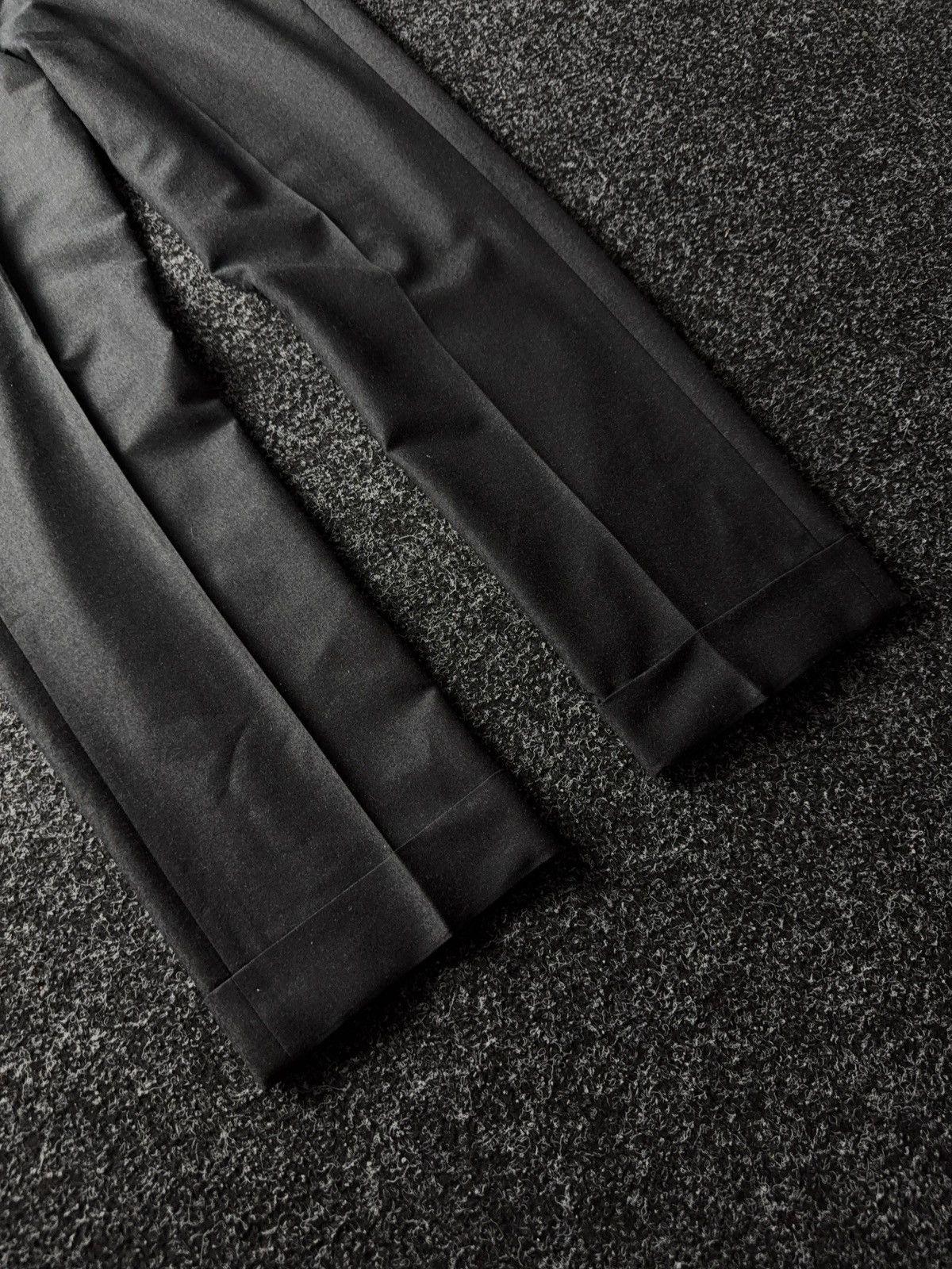 Salvatore Ferragamo Rare Salvatore Ferragamo Wool Pleated Trousers Made in Italy Size 30" / US 8 / IT 44 - 9 Thumbnail