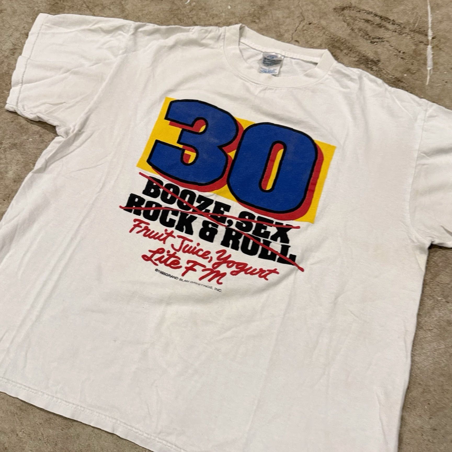 Delta VINTAGE 1995 30 YEAR OLD L JOKING PRANK FUNNY T-SHIRT Mens Large White T-Shirt MENS Large White Funny 1995 Vintage 30 Year Old l joking prank tshirt Size US L / EU 52-54 / 3 - 4 Thumbnail