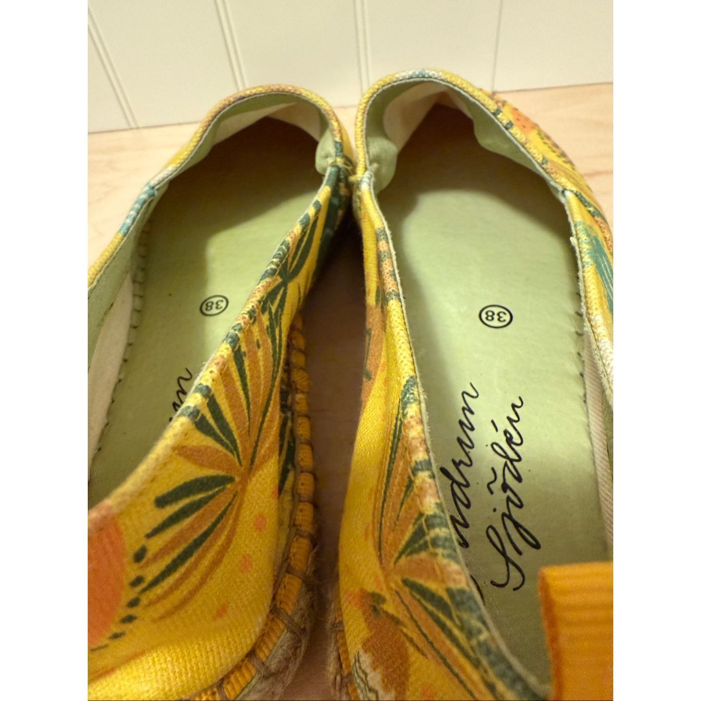 Guru Gudrun Sjoden Yellow Floral Canvas Flats Women Slip-On Espad Size US 7 / IT 37 - 7 Thumbnail
