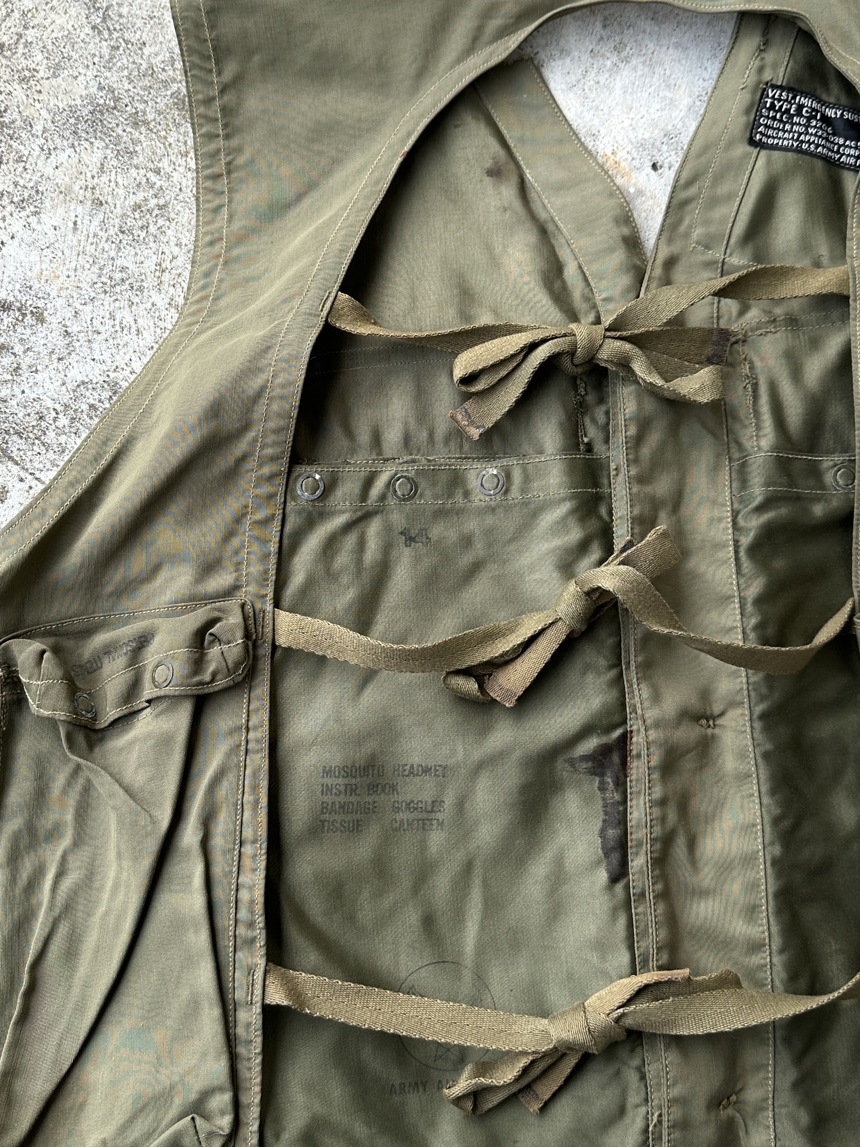 Vintage USAF Tactical C-1 Survival War trashed military army vest Size US M / EU 48-50 / 2 - 4 Thumbnail