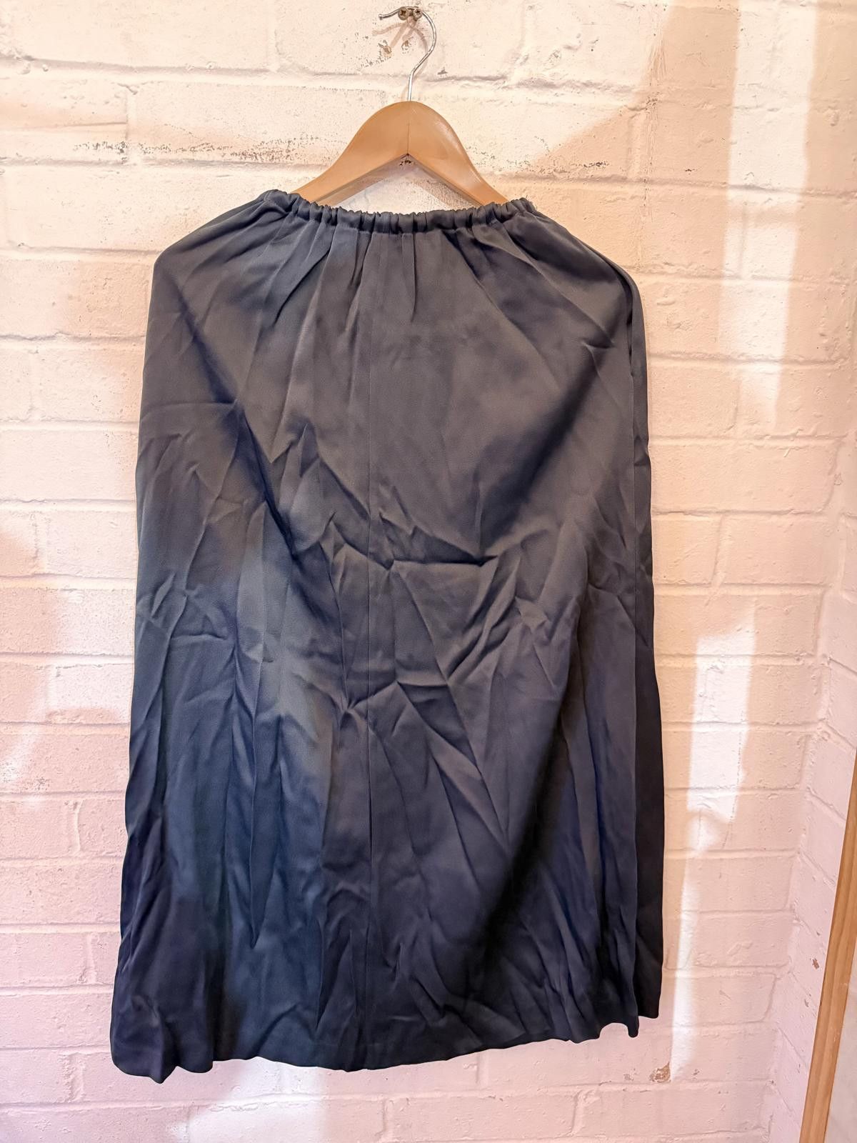 Unknown London Black Midi Skirt with Elastic Waist Size 30" / US 8 / IT 44 - 1 Thumbnail