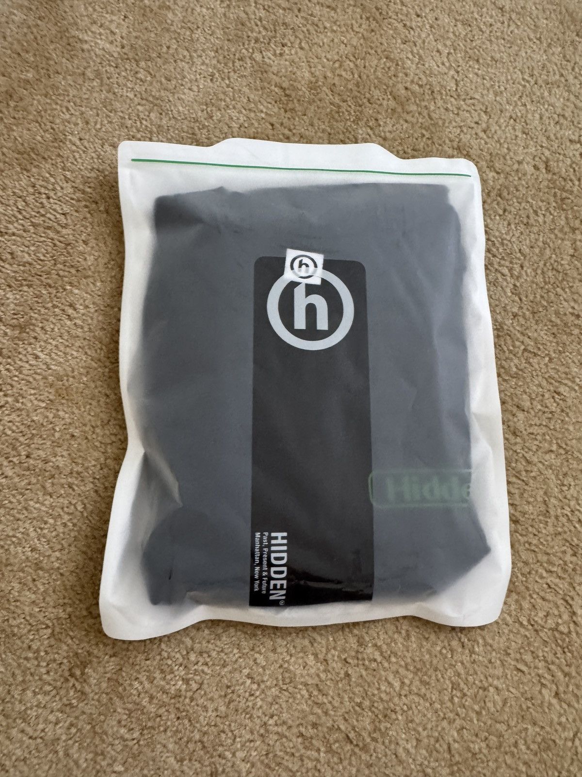 HIDDEN Hidden NY Gameboy Tee Size XL DS Size US XL / EU 56 / 4 - 4 Thumbnail
