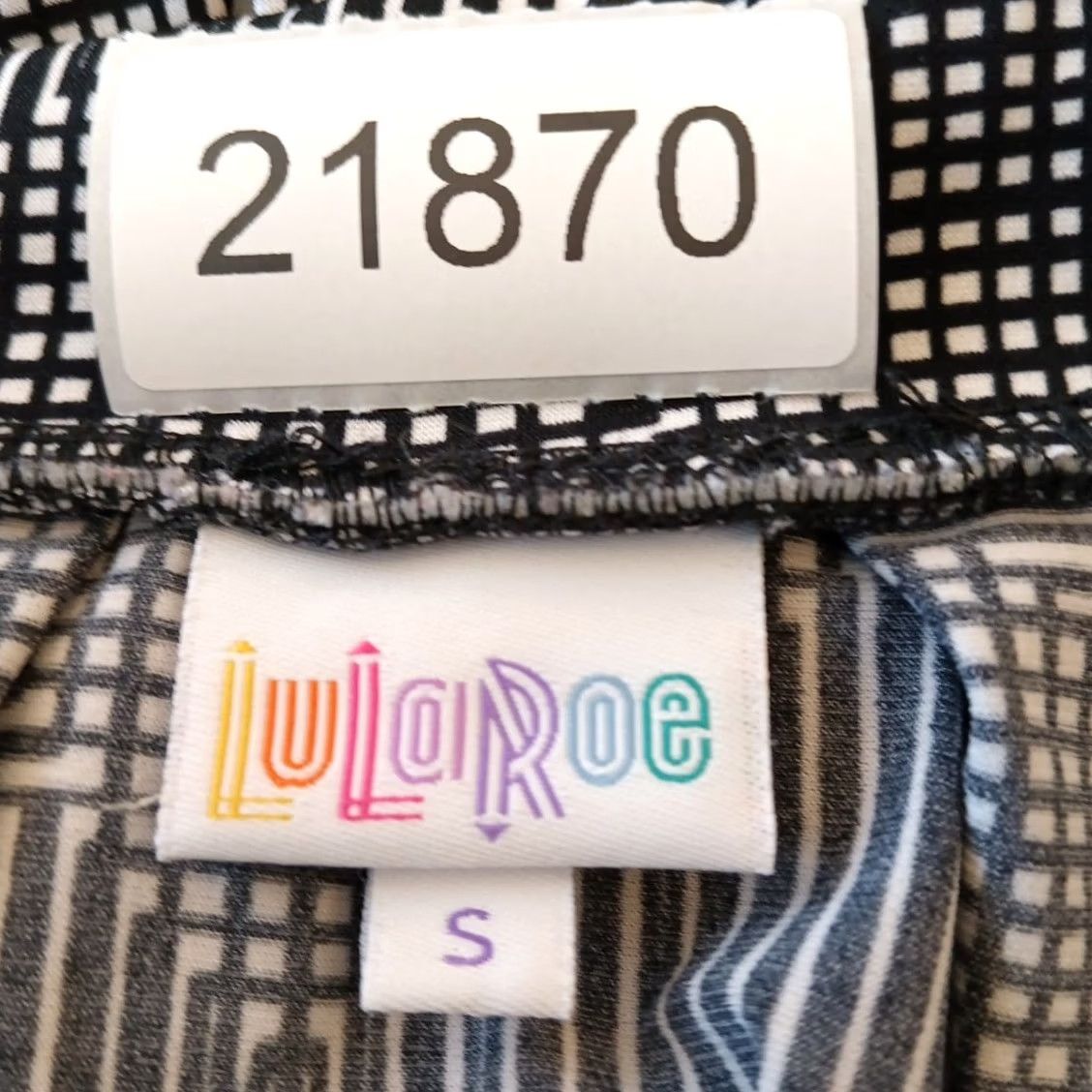 Vintage LuLaRoe Skirt Women S Black Geometric Pleated Pockets Elastic Waist Unlined Knee Length Flare Size 28" / US 6 / IT 42 - 7 Thumbnail