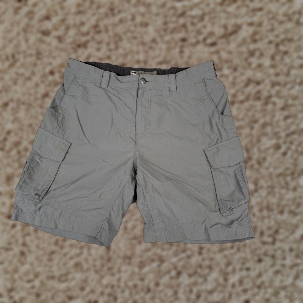 Vintage REI Men Cargo Shorts XL Gray 100% Nylon Lightweight Pockets Quick Dry Belted 40x9 Casual Travel Summer Fall Spring Vintage: No Size US 36 / EU 52 - 1 Thumbnail