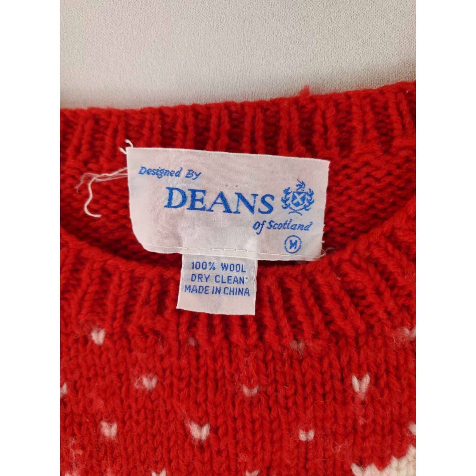 Vintage VINTAGE Deans of Scotland Sweater Pullover 100% Wool Red Mens M Patterned Houses Trees Size US M / EU 48-50 / 2 - 4 Thumbnail