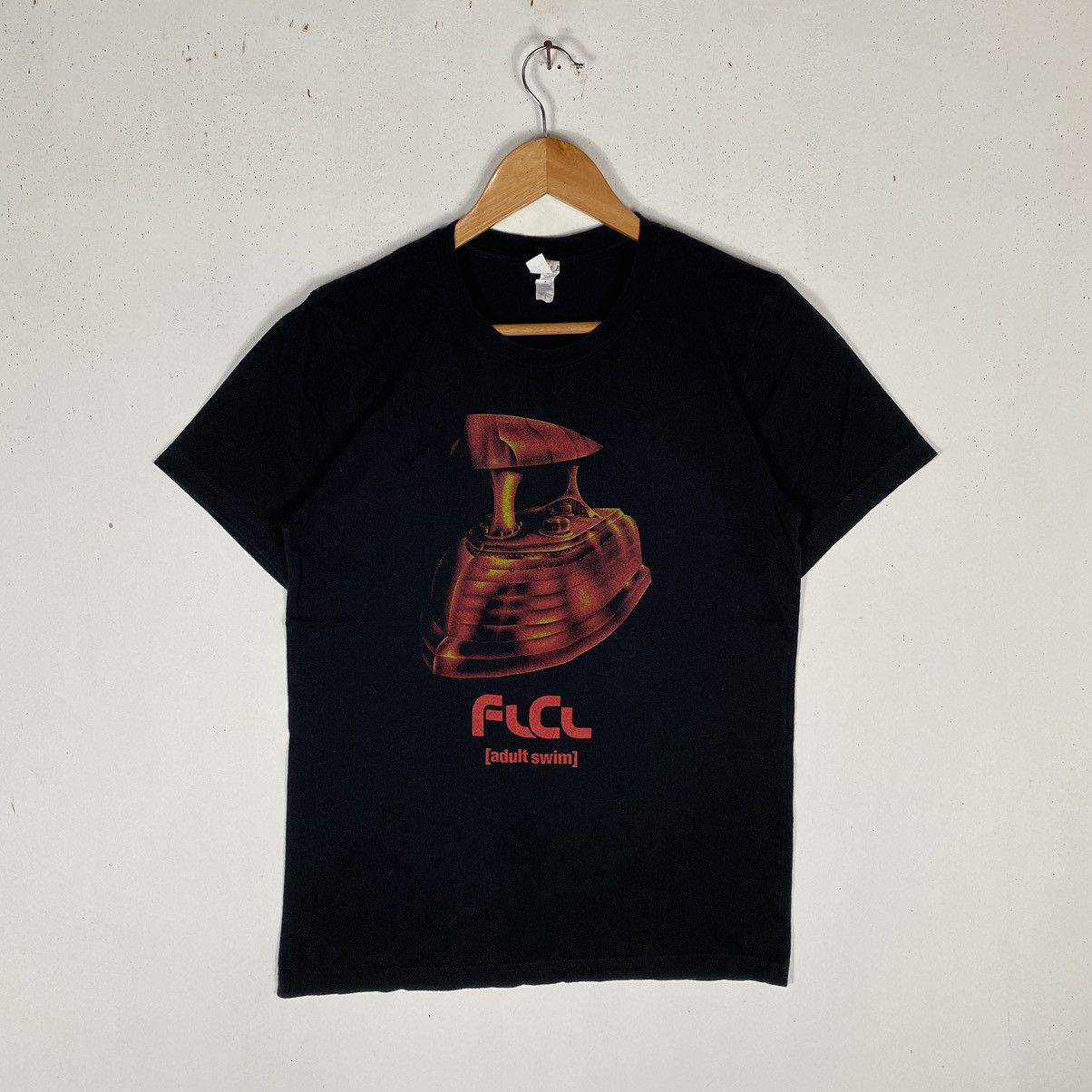 Anime × Japanese Brand FLCL FOOLY COOLY MEDICAL MECHANICA ANIME GRAPHIC TEE Size US S / EU 44-46 / 1 - 2 Thumbnail