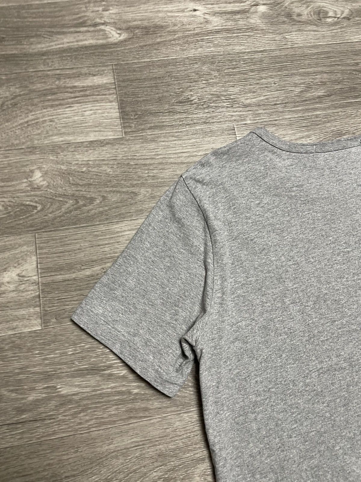 Comme des Garcons PLAY Vintage Comme Des Garcons Play Heart Logo Gray T-Shirt Y2K Size US XL / EU 56 / 4 - 15 Thumbnail