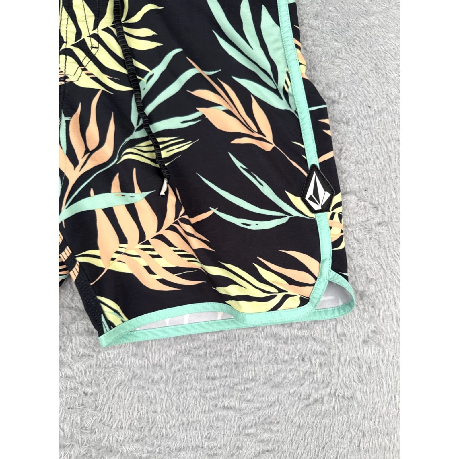Volcom Volcom Mens Swim Trunks Board Shorts 28x8 Yellow Black Mod-Tech Polyester Floral Pockets Drawstring Beach 90s? Size US 36 / EU 52 - 2 Thumbnail