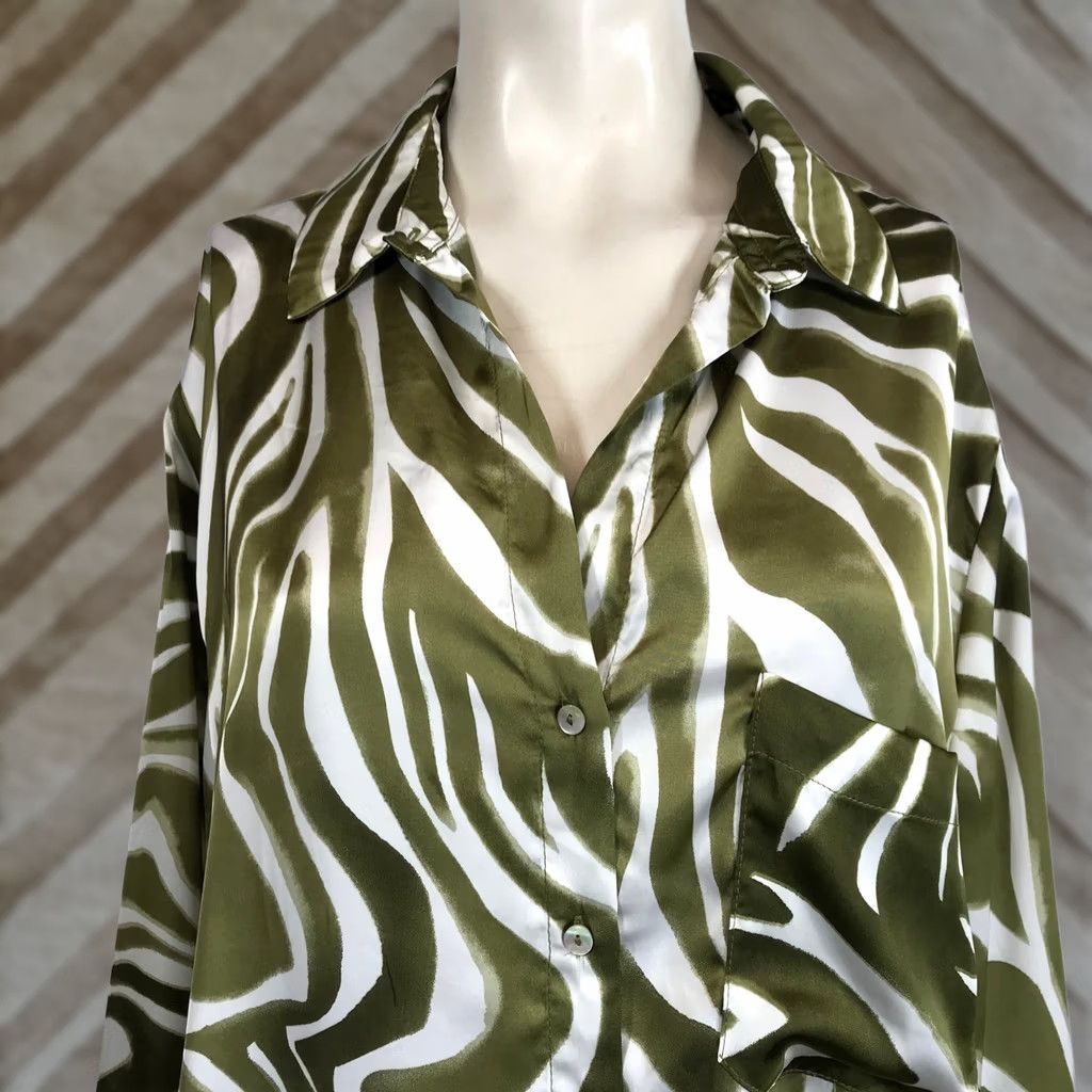 Vintage VINTAGE HAVER LONDON Zebra Print Satin Button Down Long Sleeve Shirt Women's L Size S / US 4 / IT 40 - 1 Thumbnail