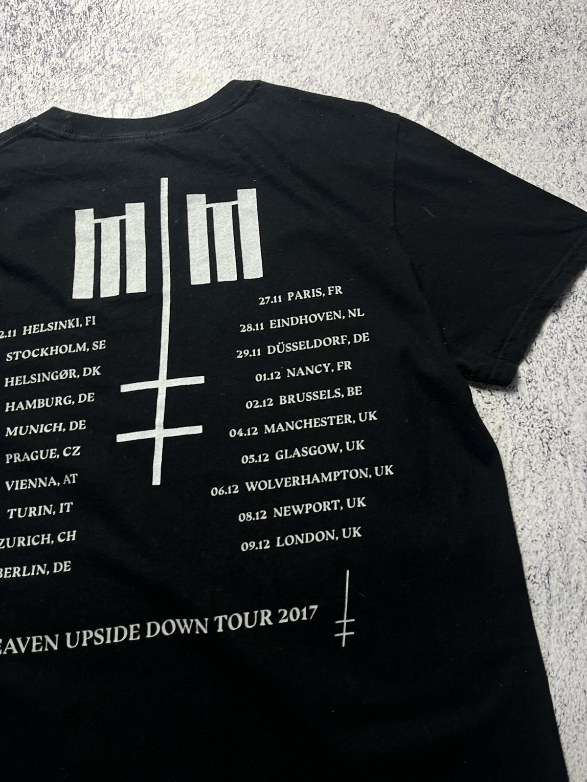 Band Tees Marilyn Manson Heaven Upside Down 2017 Tour T Shirt Size US M / EU 48-50 / 2 - 17 Thumbnail