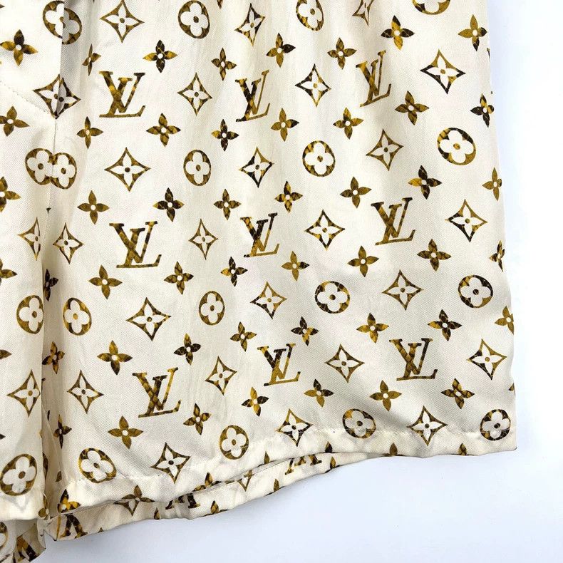 Louis Vuitton Louis Vuitton Off-white printed silk shorts with aged flowe Size US 40 / EU 56 - 4 Thumbnail