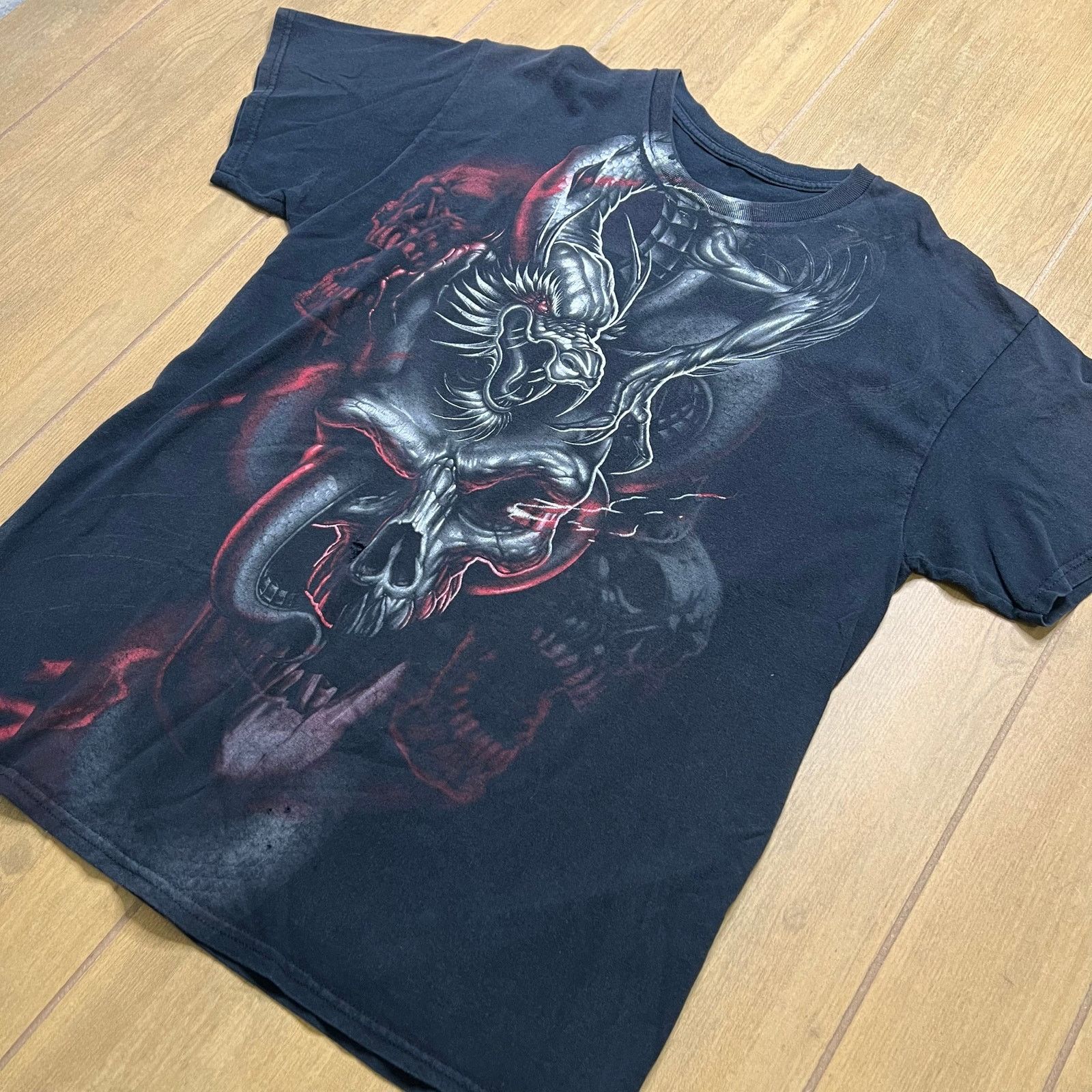 Vintage Vintage Y2K Skull Dragon Sz L Black Short Sleeve distress Size US L / EU 52-54 / 3 - 8 Thumbnail