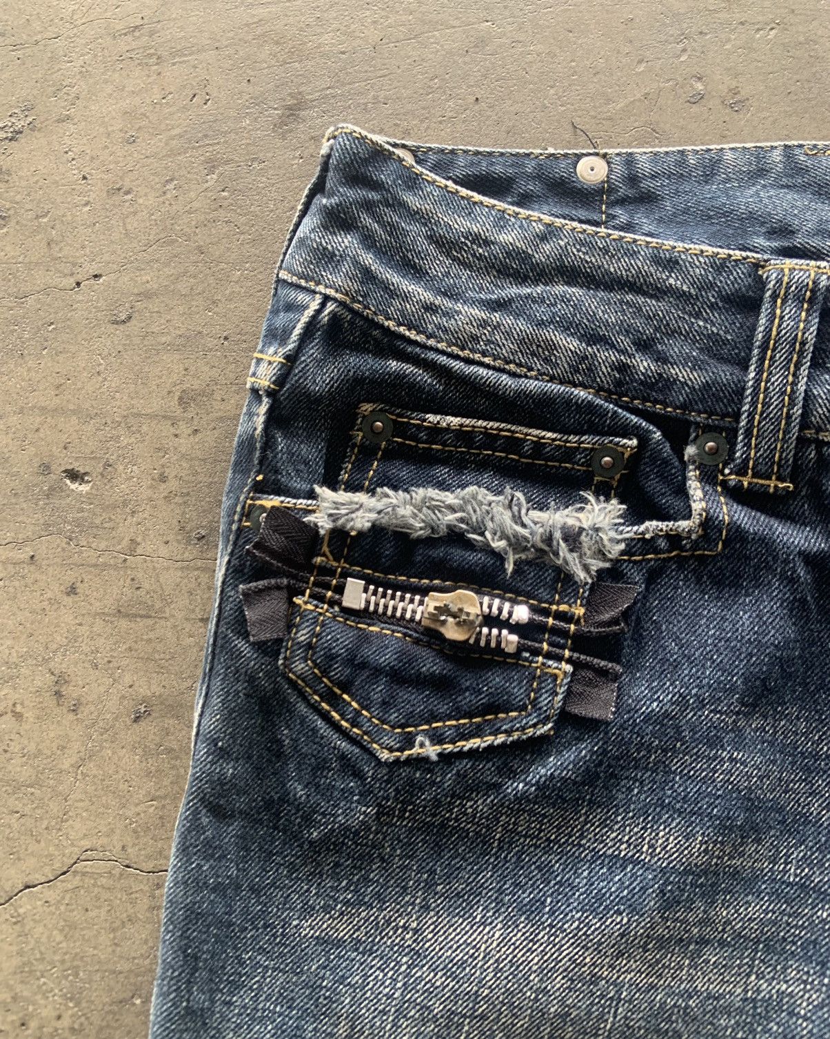 If Six Was Nine × Le Grande Bleu (L.G.B.) × semanticdesign Semantic Design Bondage Flared Jeans Size US 28 / EU 44 - 5 Thumbnail